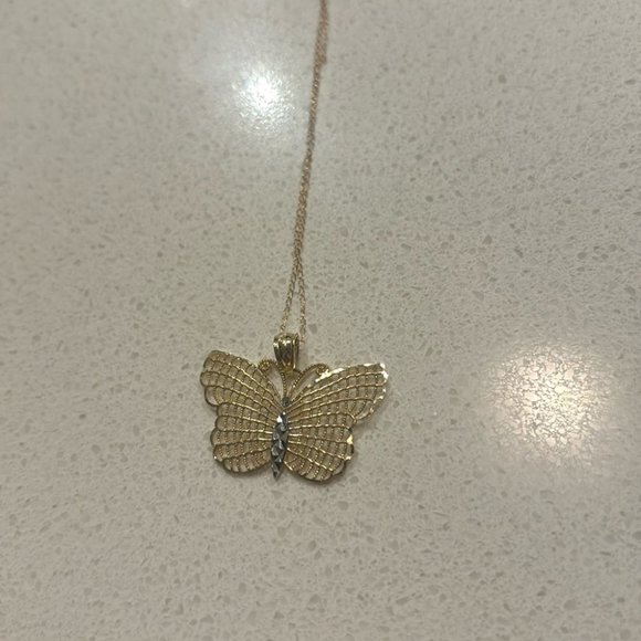 Solid 10K Yellow Gold Butterfly Pendant 18’’ Necklace - Picture 8 of 8
